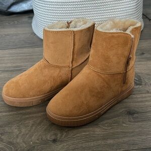 Bamboo Beand Fur boots size 6